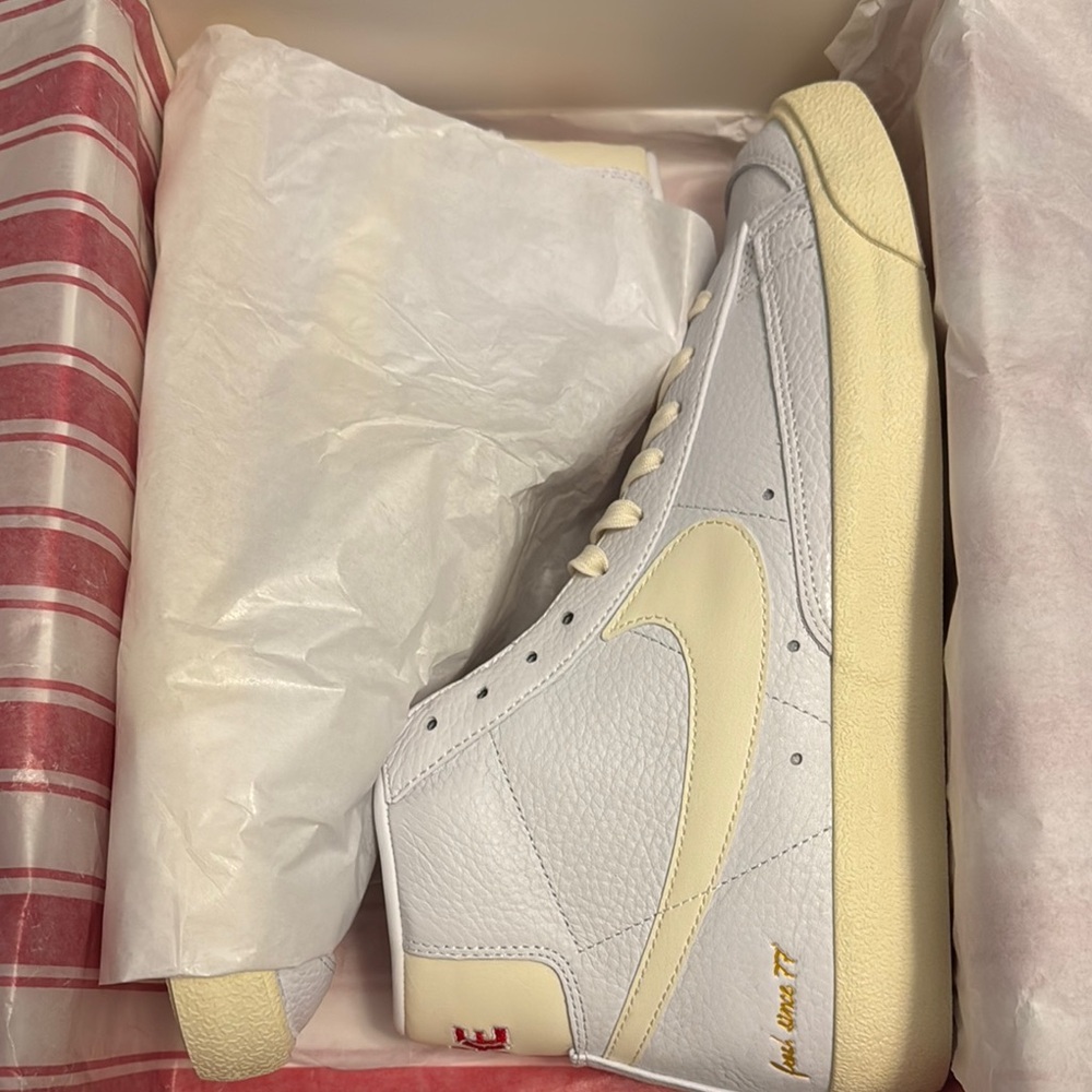 Nike Athletic Shoes White and Cream
